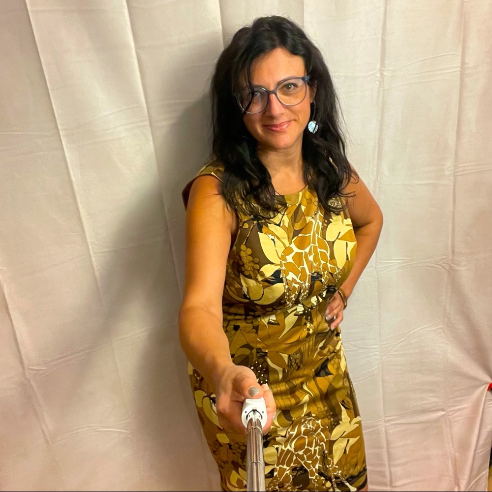 VTG TALBOTS. Safari-themed sheath dress in 14P. Can you find the giraffes? 🦒☺️